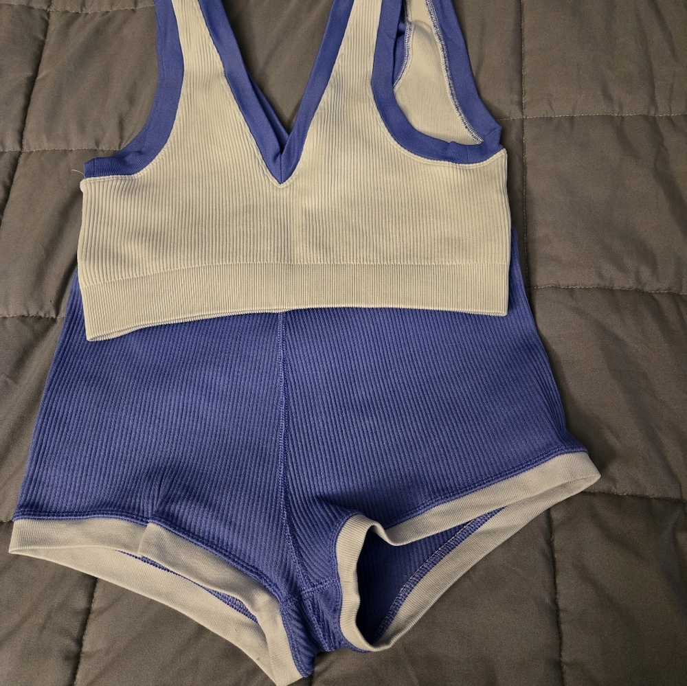 Blue and White Active Set